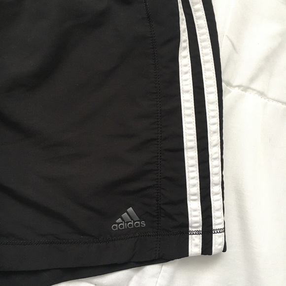 Classic Adidas shorts - Picture 2 of 2